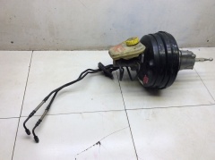 Вакуумный усилитель и главный тормозной цилиндр с бачком 