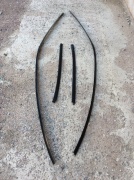 Молдинг крыши левый передний  