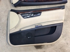 Обшивка двери передняя правая 