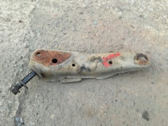 Кронштейн рычага продольного правого 