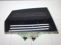 Стекло двери задней правой 