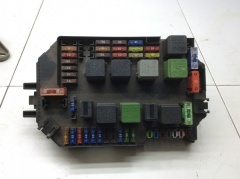 Блок реле и предохранителей 