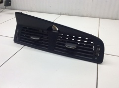 Дефлектор воздушный в торпедо Воздуховод с дефектом 