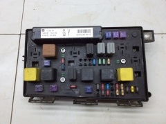 Блок реле и предохранителей моторный подкапотный 