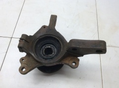 Кулак поворотный передний правый со ступицей 