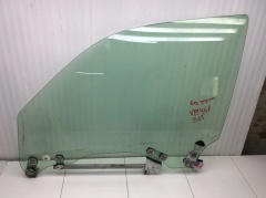 Стекло двери передней левой водительской 