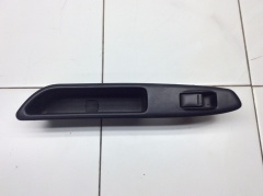 Блок управления стеклоподъемником двери задний правый 