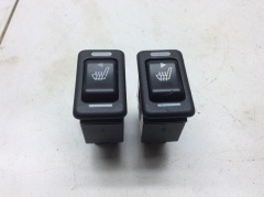 Кнопка обогрева сидений левого и правого передних 