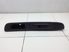 Накладка обшивки передней правой двери с кнопкой 