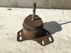 Опора двигателя подушка левая  Фиат Пунто 1 176 75 1993-1999 7737417