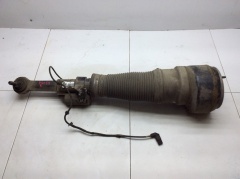 Амортизатор передний левый в сборе 4Matic 