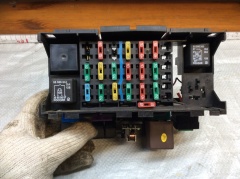 Блок реле и предохранителей 