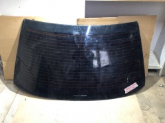 Стекло кузовное глухое заднее с обогревом седан GD 