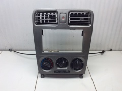 Накладка центральных воздуховодов и магнитолы 