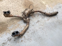 Коллектор выпускной EJ251 Приемная труба глушителя 