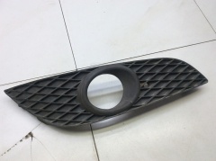 Решетка в передний бампер правая 