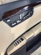 Блок управления сиденьем задним правым 