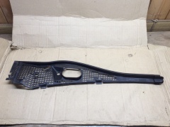 Решетка стеклоочистителя правая жабо 