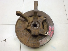 Кулак поворотный передний левый со ступицей 