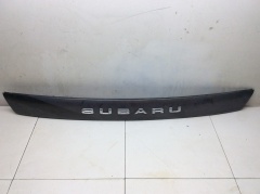 Накладка двери багажника со надписью Subaru 