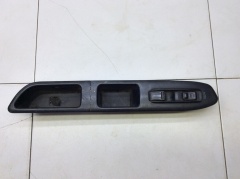 Блок управления стеклоподъемником двери передний правый 