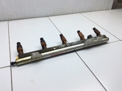 Форсунка топливная с рампой 2.5T в сборе 