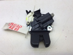 Замок крышки багажника 