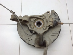 Кулак поворотный передний правый со ступицей 