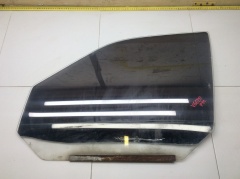 Стекло двери передней левой 