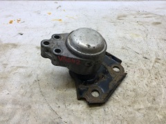 Опора двигателя правая Форд Фиеста 2001-2008 2S616F012AD