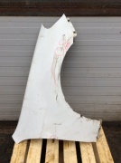 Крыло переднее правое с дефектами 