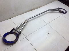 Распорка стоек кузова передняя 