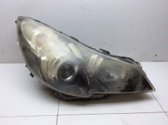 Фара передняя правая с дефектами ксенон 