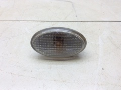 Повторитель поворота на крыло белый 