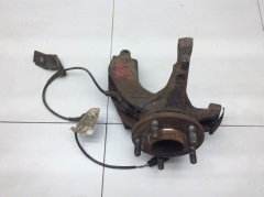 Кулак поворотный передний левый со ступицей 