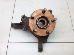 Кулак поворотный передний левый со ступицей 