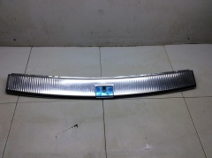 Накладка на заднюю панель багажника хром 