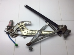 Стеклоподъемник двери передний правый с моторчиком 