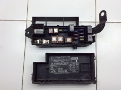 Блок реле и предохранителей моторный 