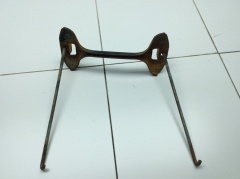 Скоба крепления аккумулятора со шпильками 