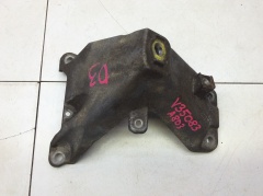 Кронштейн крепления двигателя правый 