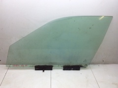 Стекло двери передней левой седан 