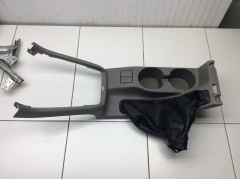 Накладка на центральную консоль с подстаканниками 