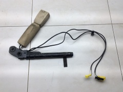 Ответная часть ремня безопасности с пиропатроном правый  