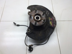 Кулак поворотный передний правый со ступицей 