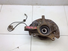 Кулак поворотный передний левый со ступицей 