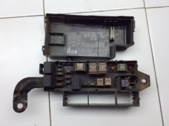 Блок реле и предохранителей моторный 