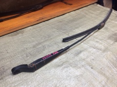 Поводок стеклоочистителя передний правый 