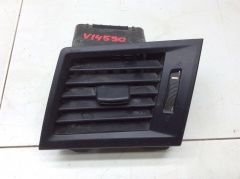 Дефлектор воздушный в торпедо Воздуховод правый 