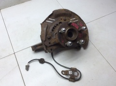 Кулак поворотный передний правый со ступицей 